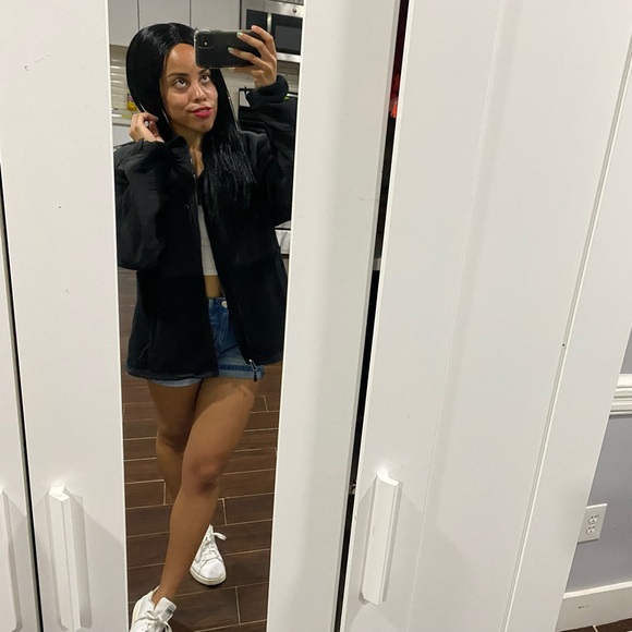 Meet your Posher, Ariel - Picture 4 of 5